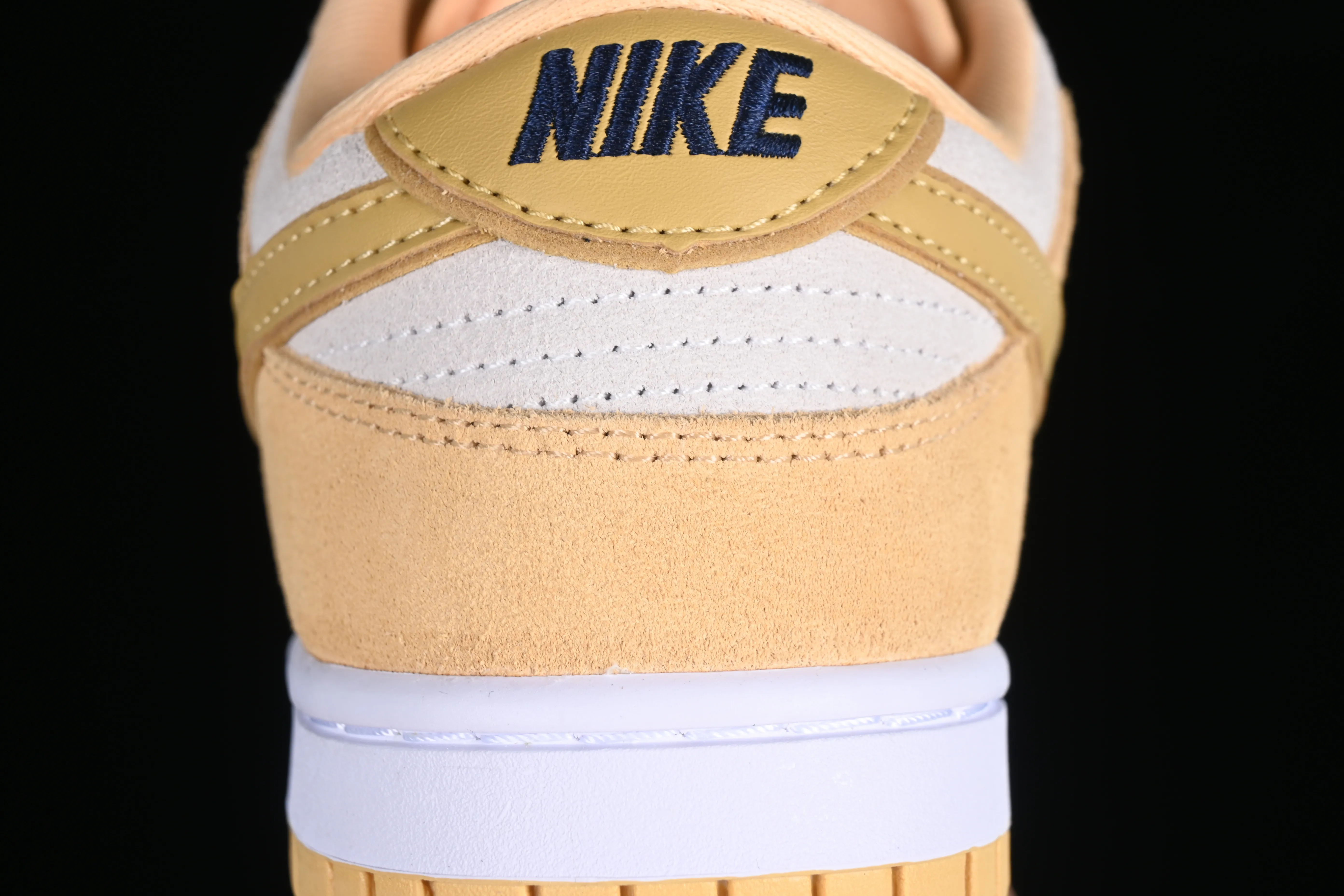 All Categories Nk SB Dunk Series Nk SB Dunk Low Low-top sneakers Cost-effective version Nk Dunk Low "Gold Suede" Cheese Pudding Ice Cream Yellow White SB Low-top casual sports skateboard shoes DV7411-200